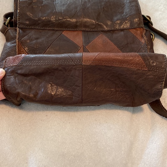 Lucky Brand train leather crossbody - Picture 4 of 7